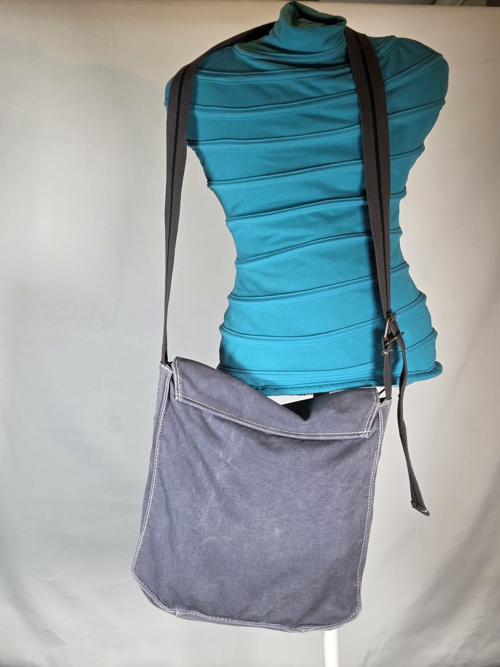 Vtg DIESEL Y2K Distressed Grey Canvas Messenger Bag - Excellent Condition - Picture 3 of 13